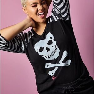 Betsey Johnson Skull Classic Fit Tee🖤